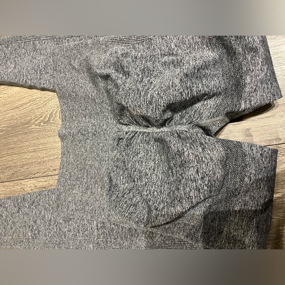 Butt lifting contour scrunch leggings (abyl apparel) size small - Picture 3 of 4